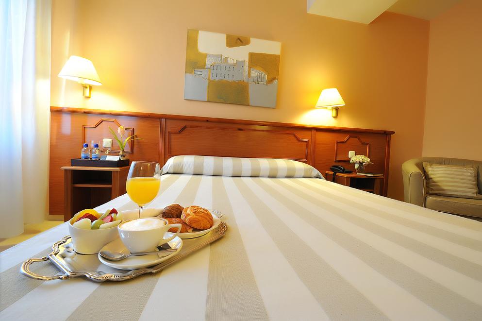 Hotel Pamplona Plaza Стая снимка