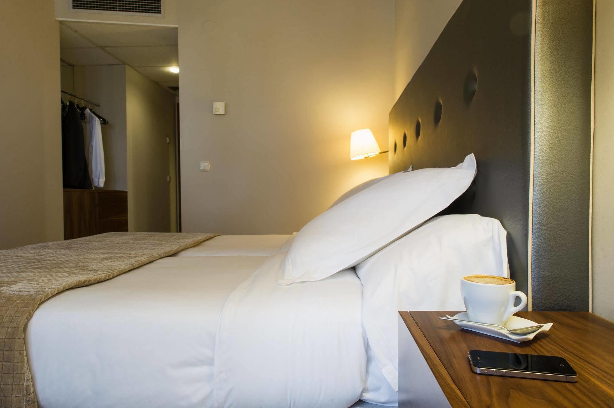Hotel Pamplona Plaza Екстериор снимка