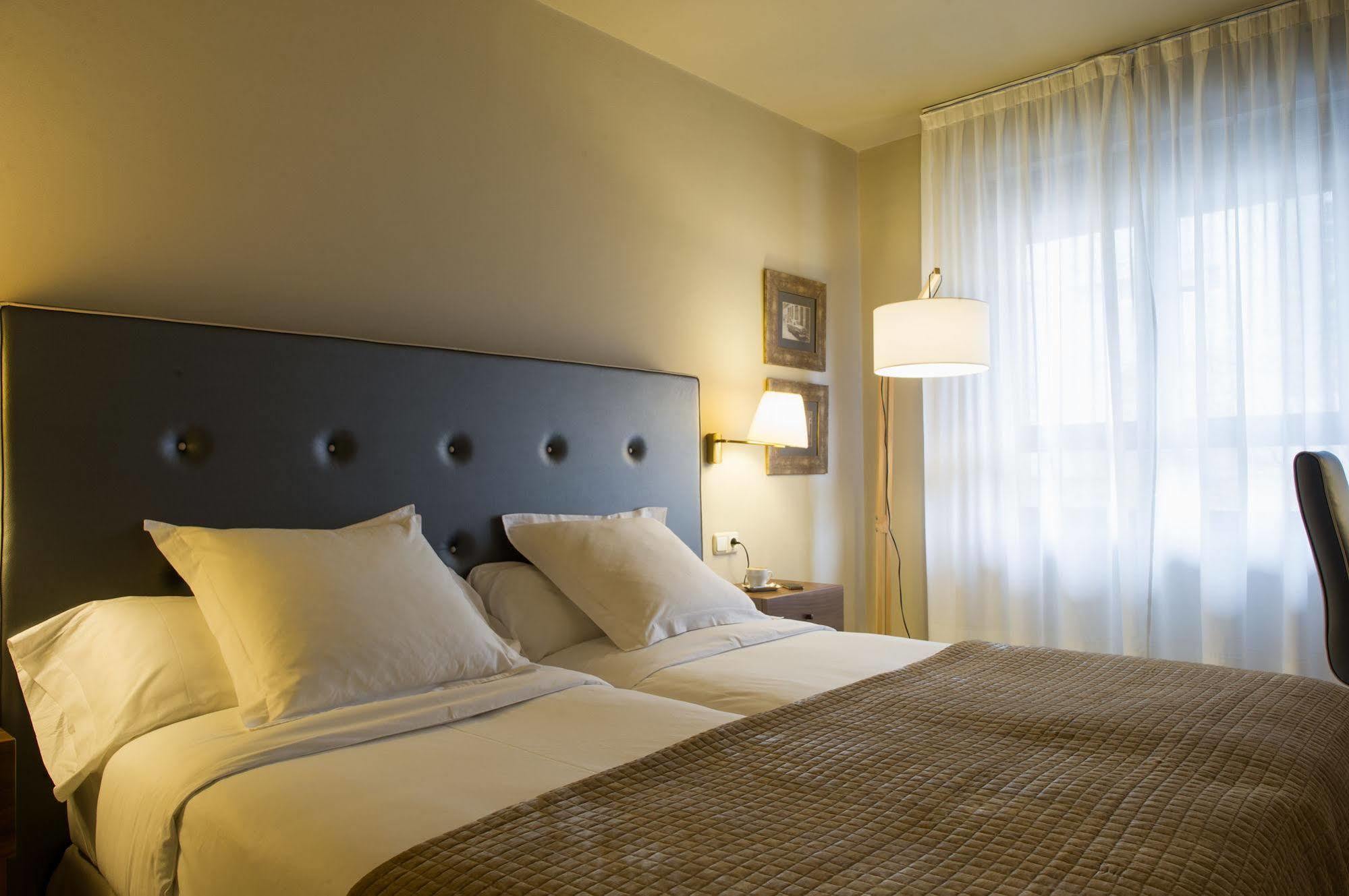 Hotel Pamplona Plaza Екстериор снимка