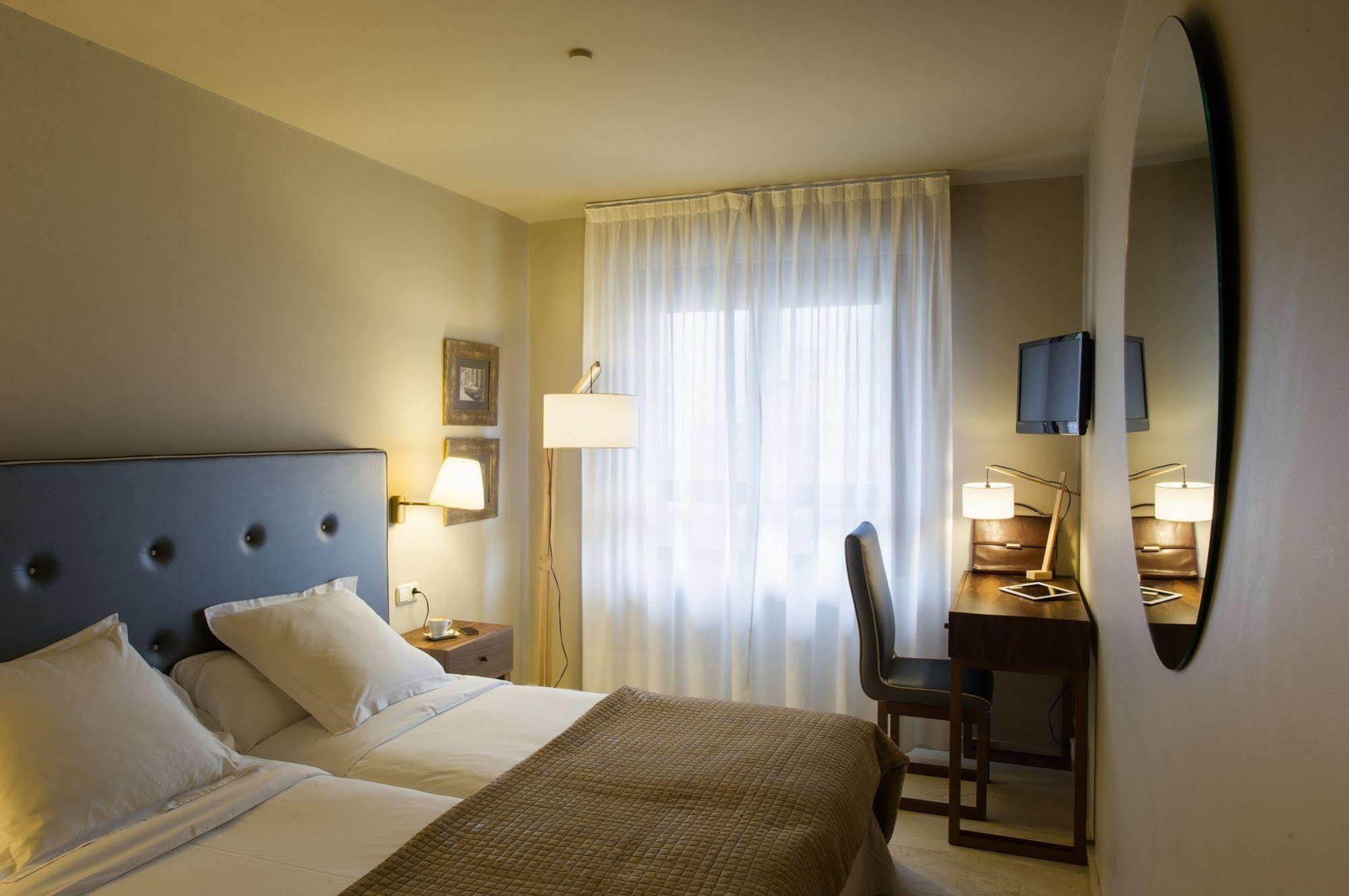 Hotel Pamplona Plaza Екстериор снимка