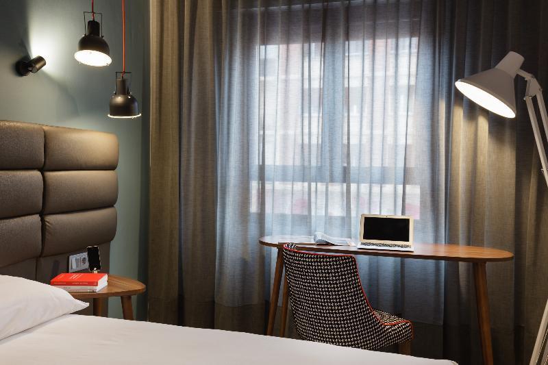 Hotel Pamplona Plaza Екстериор снимка